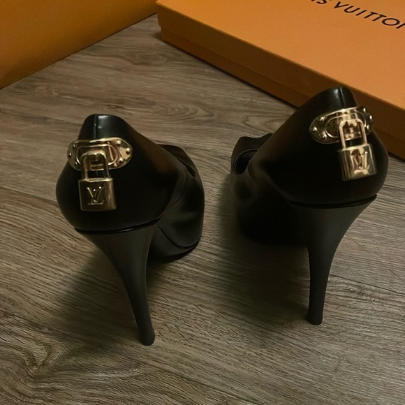 Louis Vuitton heels - Picture 2 of 9